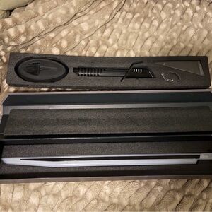 Star Wars Dark Saber (like new, slight damage to original box)
